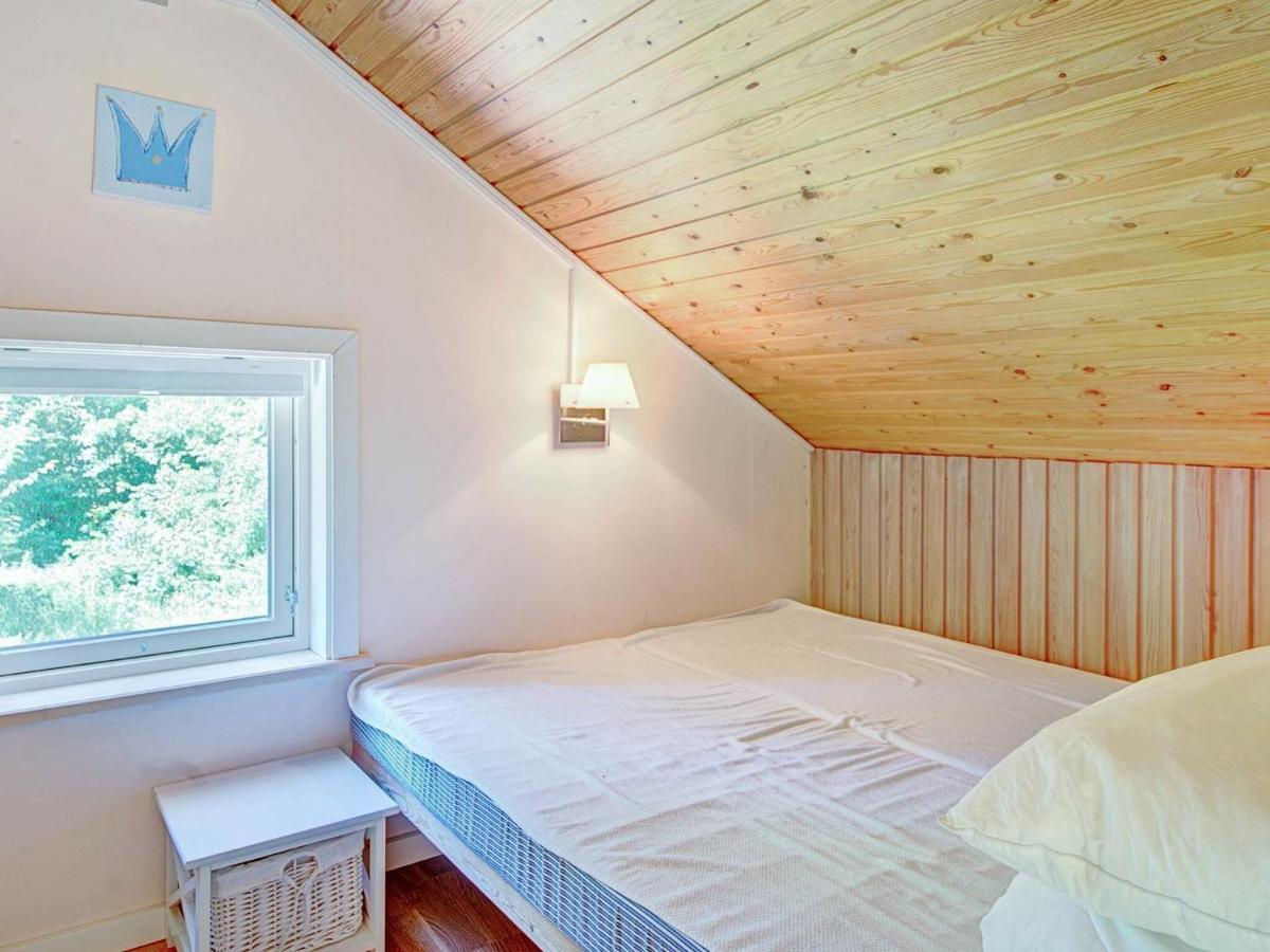 6 Person Holiday Home In AÅkirkeby Szoba fotó