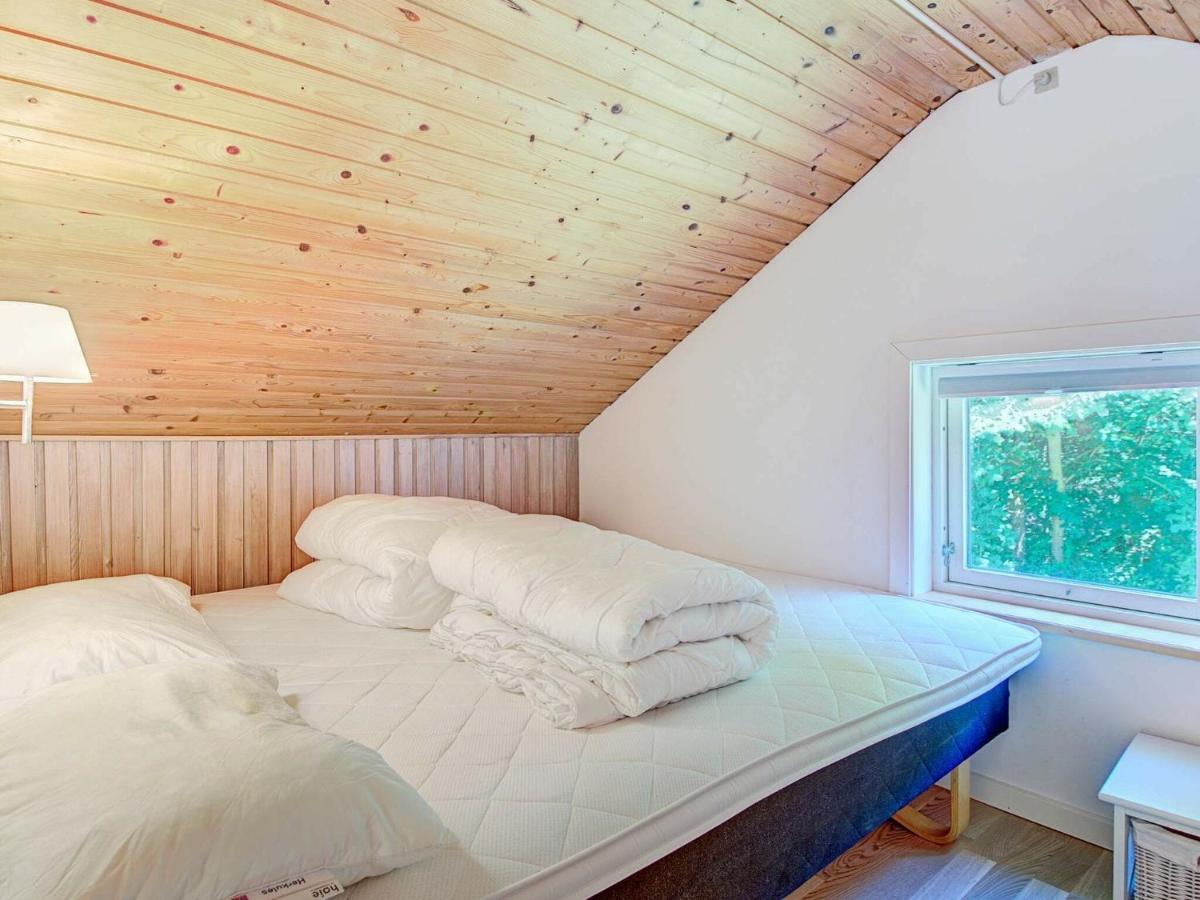 6 Person Holiday Home In AÅkirkeby Szoba fotó