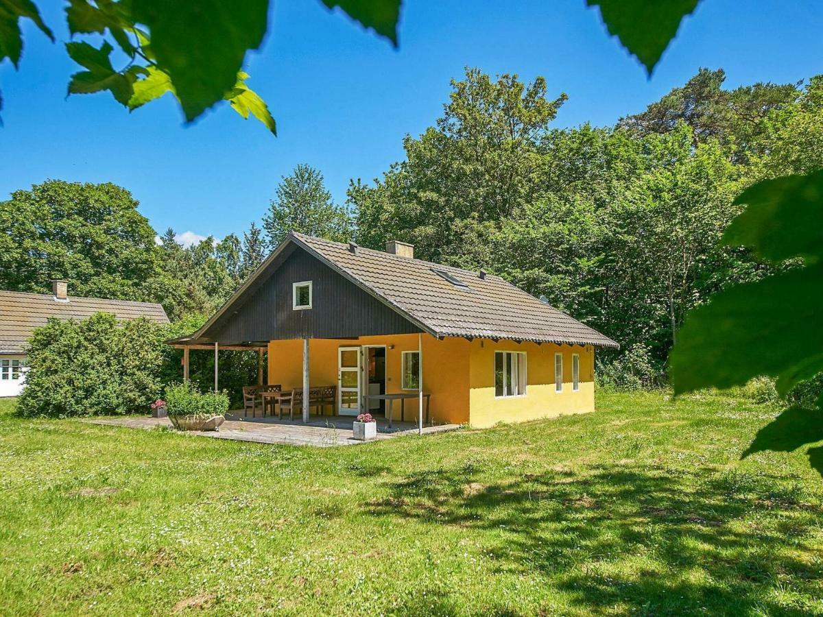 6 Person Holiday Home In AÅkirkeby Kültér fotó